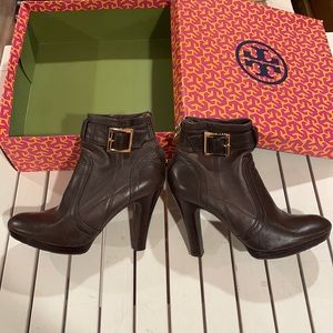 Tory Burch leather ankle high heel boot brown 7